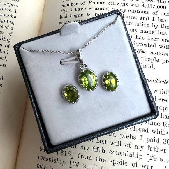 NEW Sterling Silver 925 Green Peridot Oval Necklace & Stud Earring Jewelry Set - Picture 1 of 9